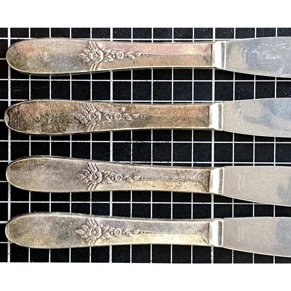 1941 Fantasy Oneida Tudor Plate Silverplate Grille Dinner Knives Lot 4